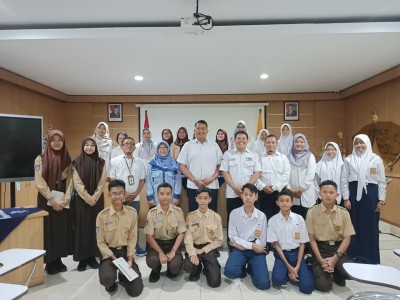 Mas Jos - Siswa SMP N 9 Yogyakarta Jadi Generasi Peduli Lingkungan bersama “Mas Jos”!